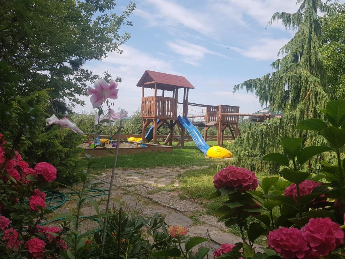 Bed and Breakfast Dwor Na Wichrowym Wzgorzu Przybyslawice Екстер'єр фото